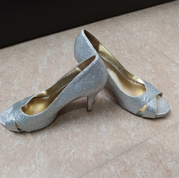 Steve Madden Shoes - Steve madden  silver glittery heels